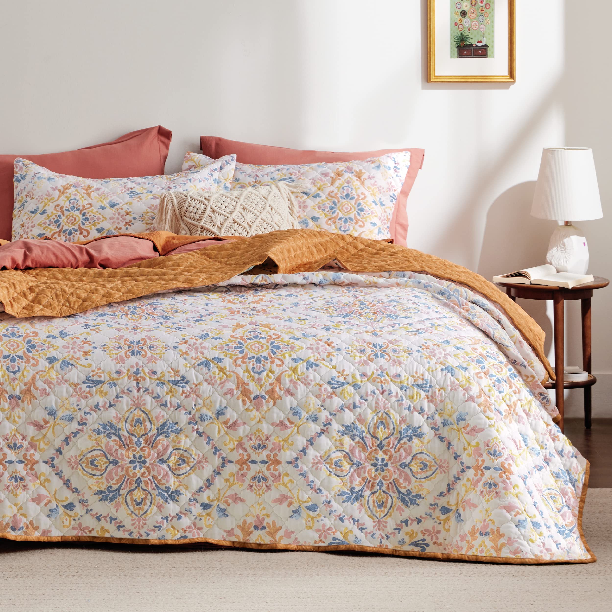 Bedsure Christmas Quilt Queen Size - Red Quilts for Queen Size Bed, Multicolor Patchwork Printed Pattern Christmas Bedding, Soft Lightweight Coverlet Bedspread (90"x96")